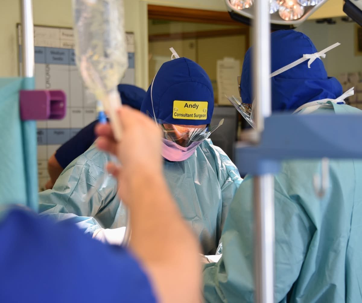 Consultant surgeon wearing a Theatre Badge Hat in an operating theatre, with a clear name and role label